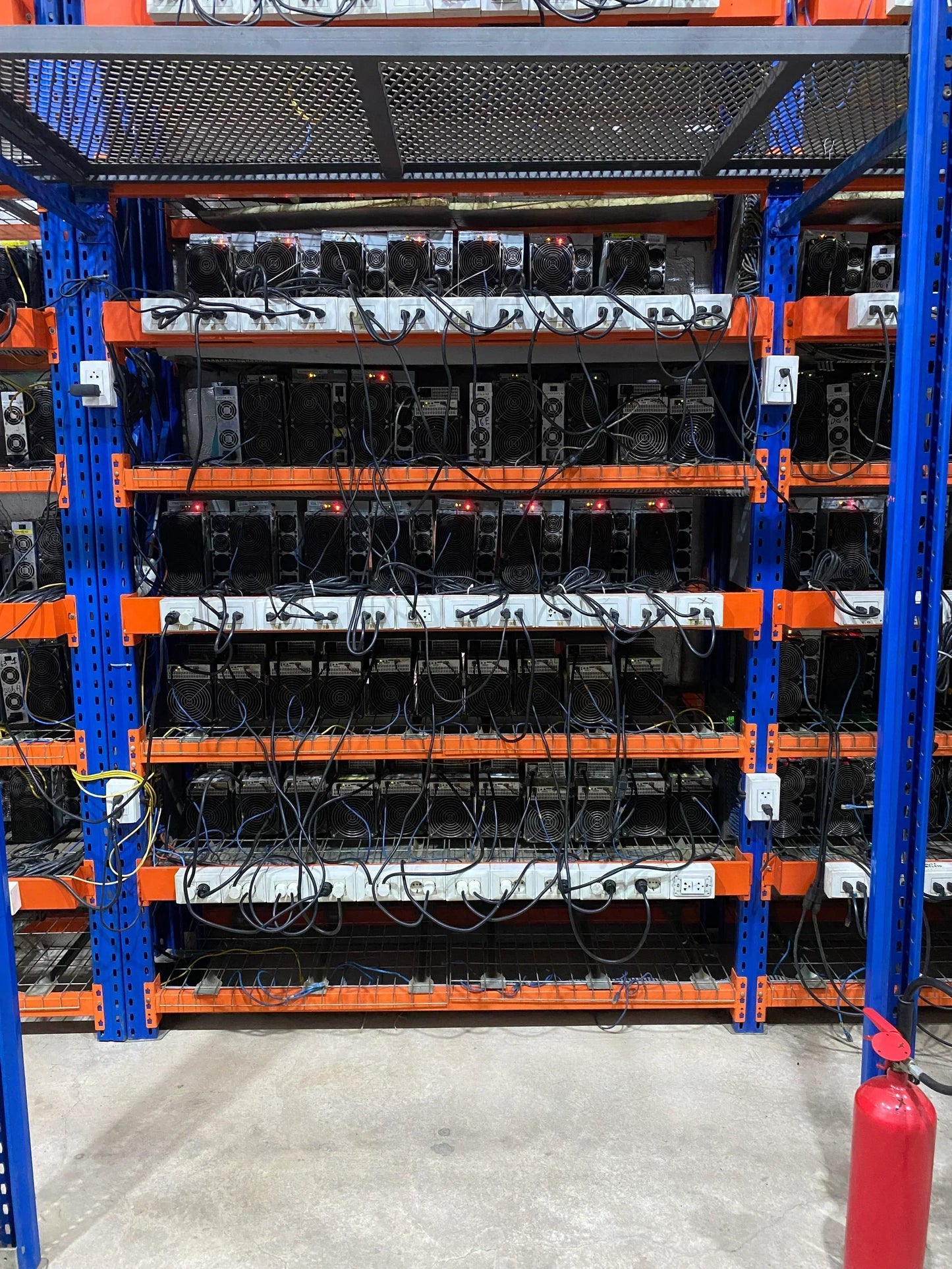 Bitmain Anminer L7 (8.8Gh) 3425W Crypto Miner