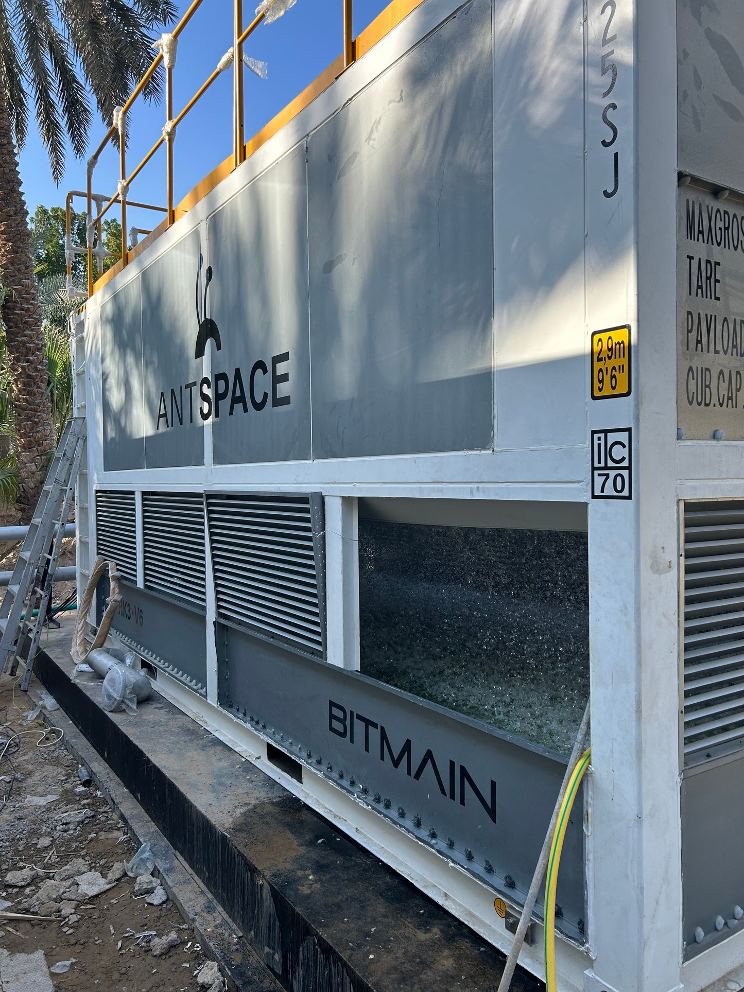 Bitmain Antspace HK3 V6 Hydro Mining Container